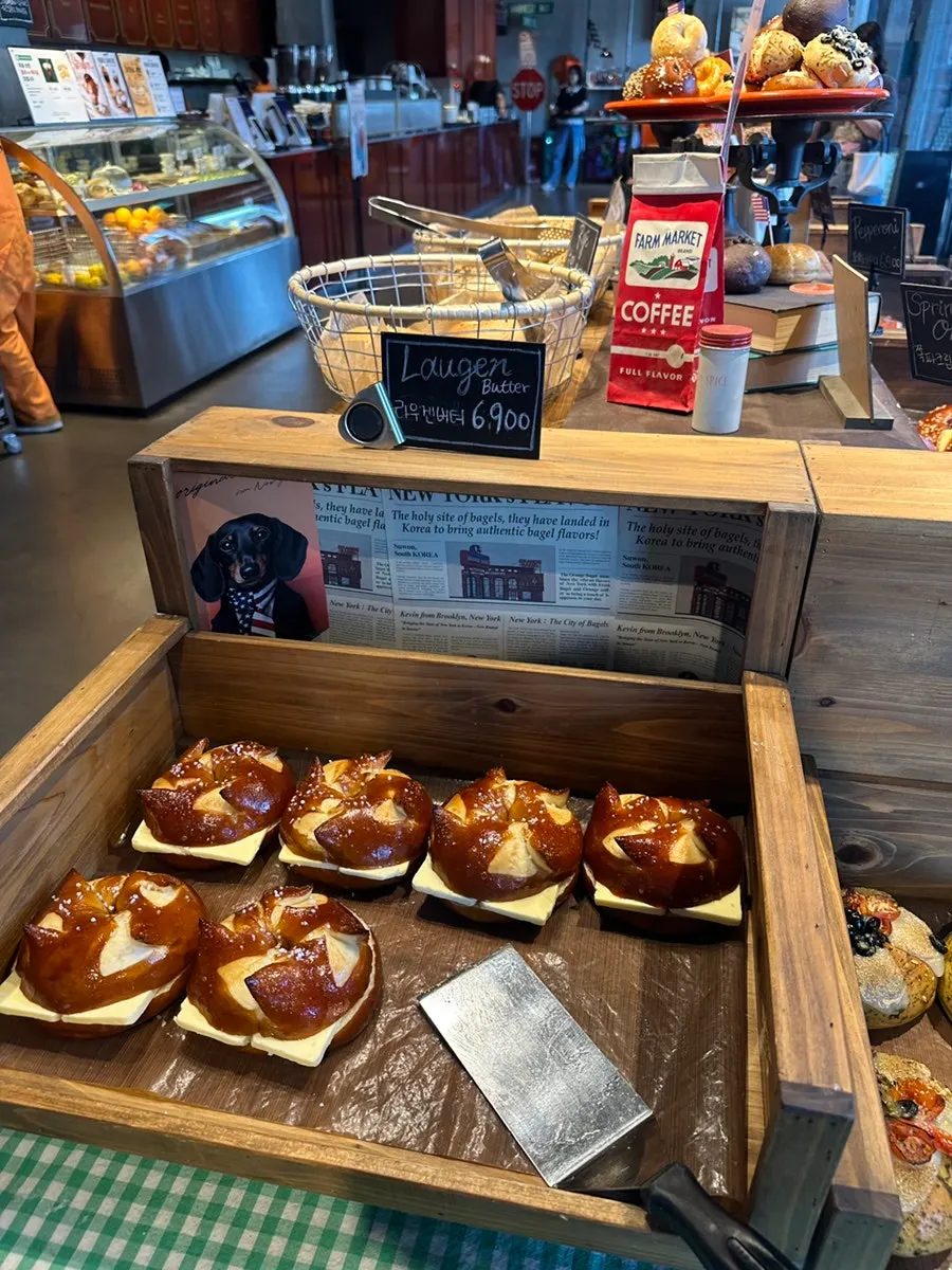 Bagels on display at Orange Bagel
