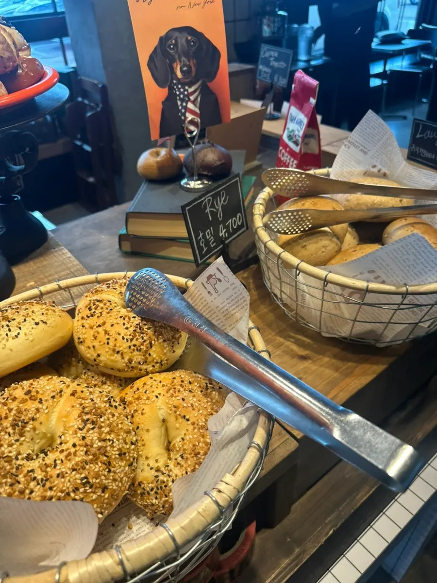 맛별로 진열된 크림치즈 냉장고 칸