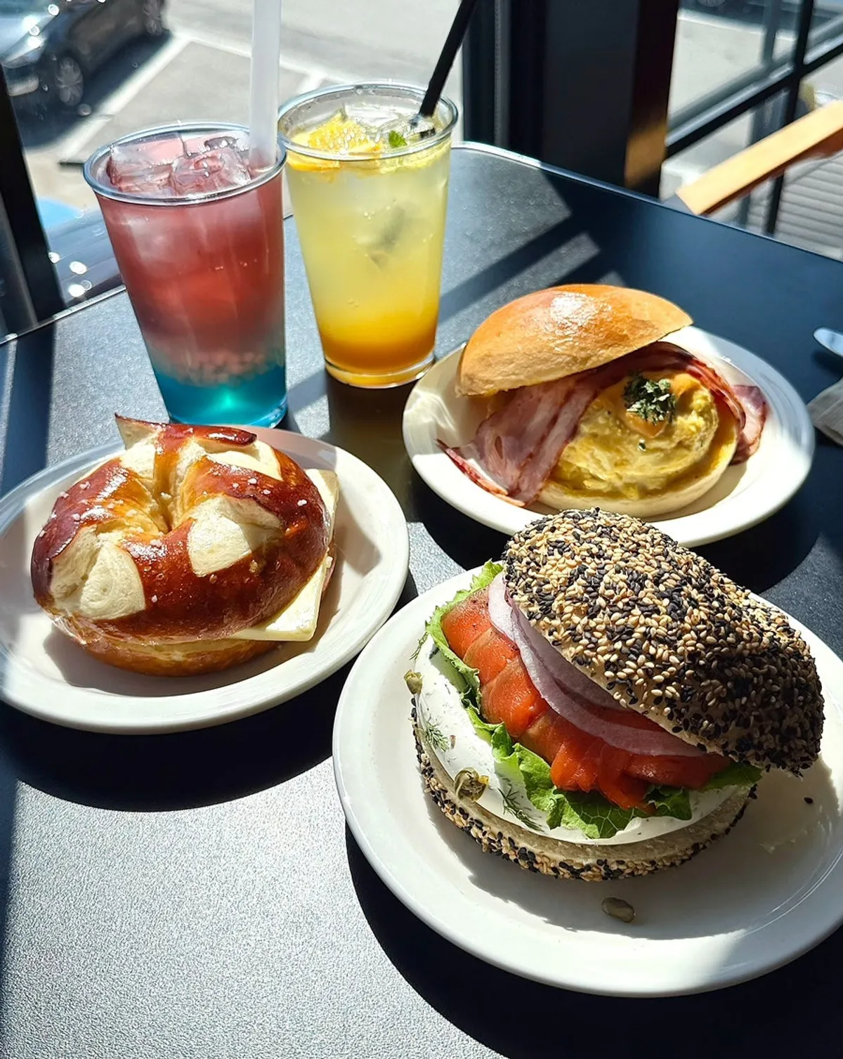 Tray with 3 bagels and 2 ades