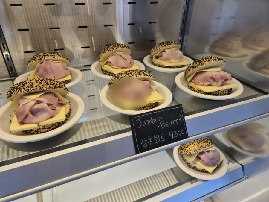Sandwich-style bagels on display