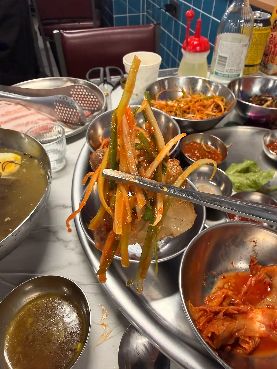 다양한 반찬 조합의 냉삼