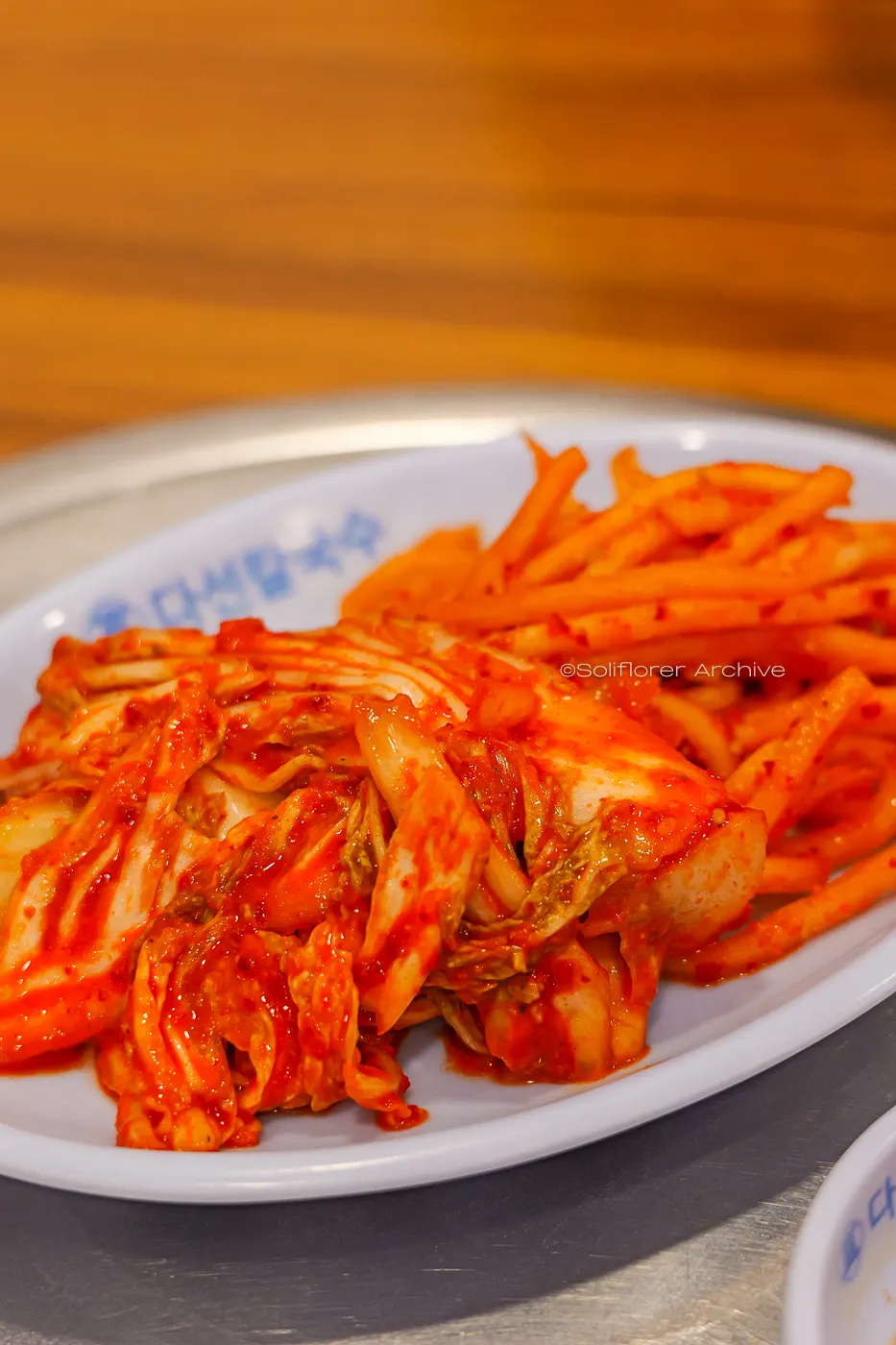 Plato de geotjeori con aderezo intenso