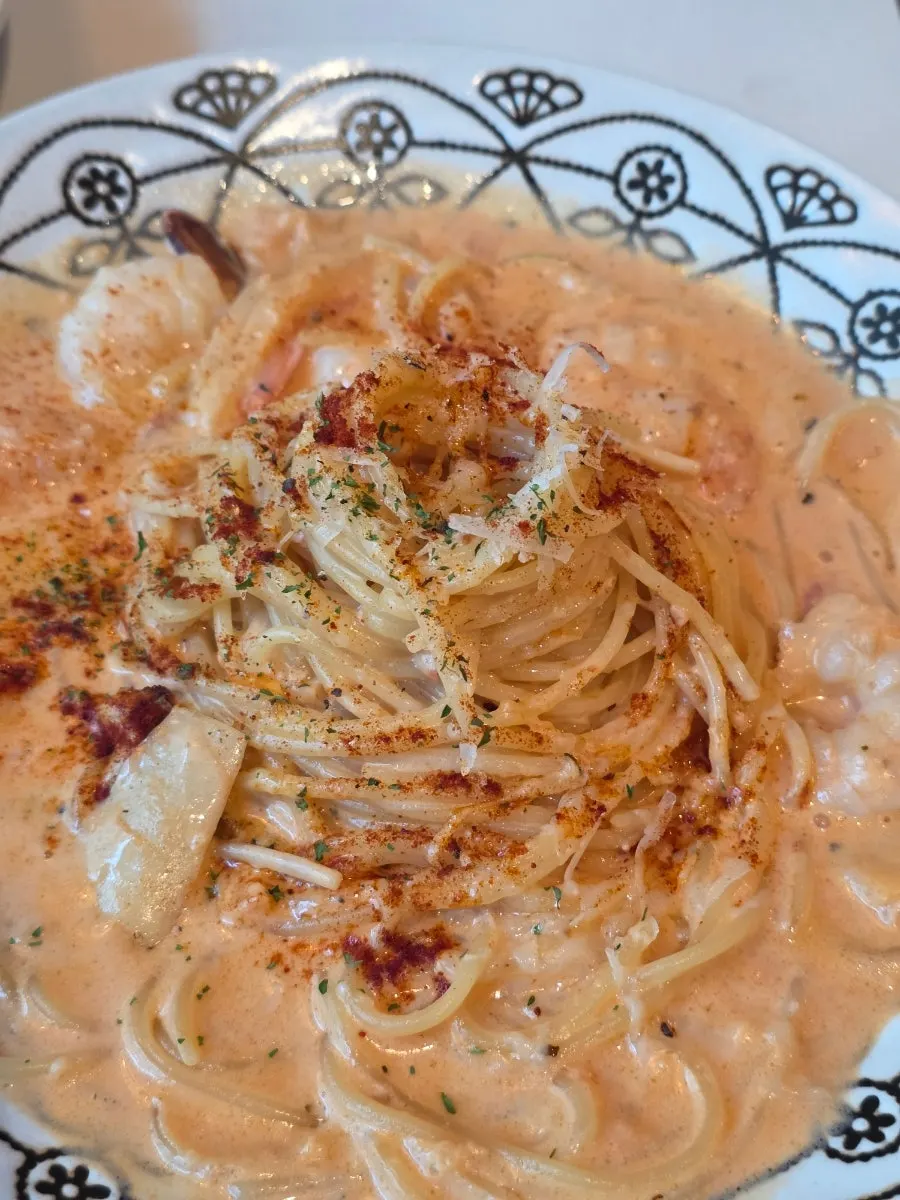 A plate of aglio e olio