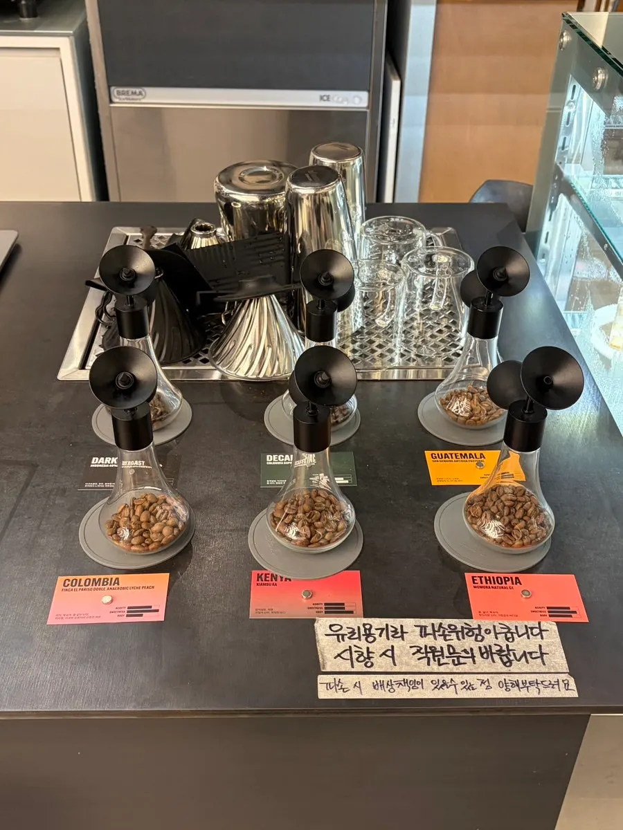 쇼핑몰 내부 카페 풍경