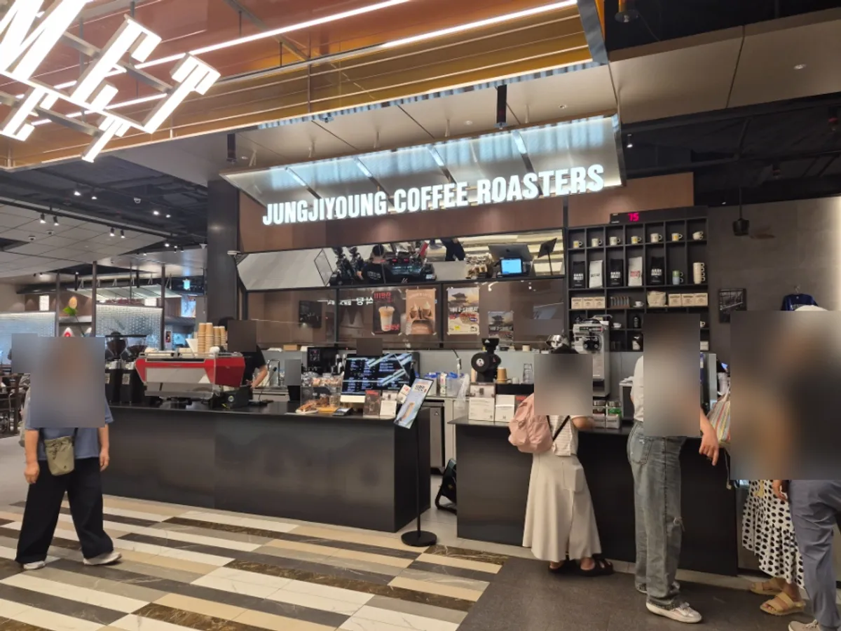 Exterior of Jeong Jiyeong Coffee Roasters Starfield Suwon Branch