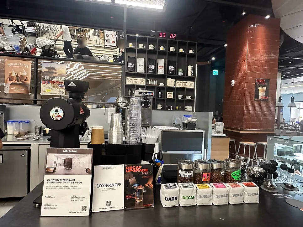 Stroller-friendly seating and coconut latte and grapefruit ade at Jeong Jiyeong Coffee Roasters, Starfield Suwon café