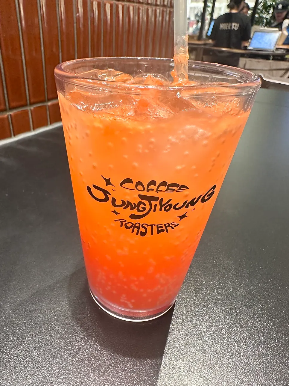 Grapefruit ade with visible grapefruit pulp