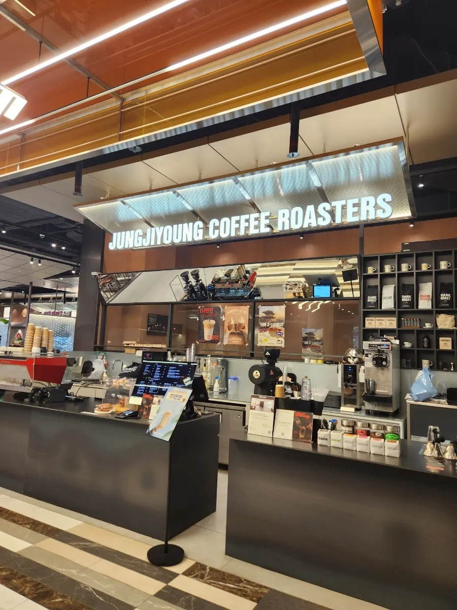 Storefront of Jeong Jiyeong Coffee Roasters on the 2nd floor of Starfield Suwon