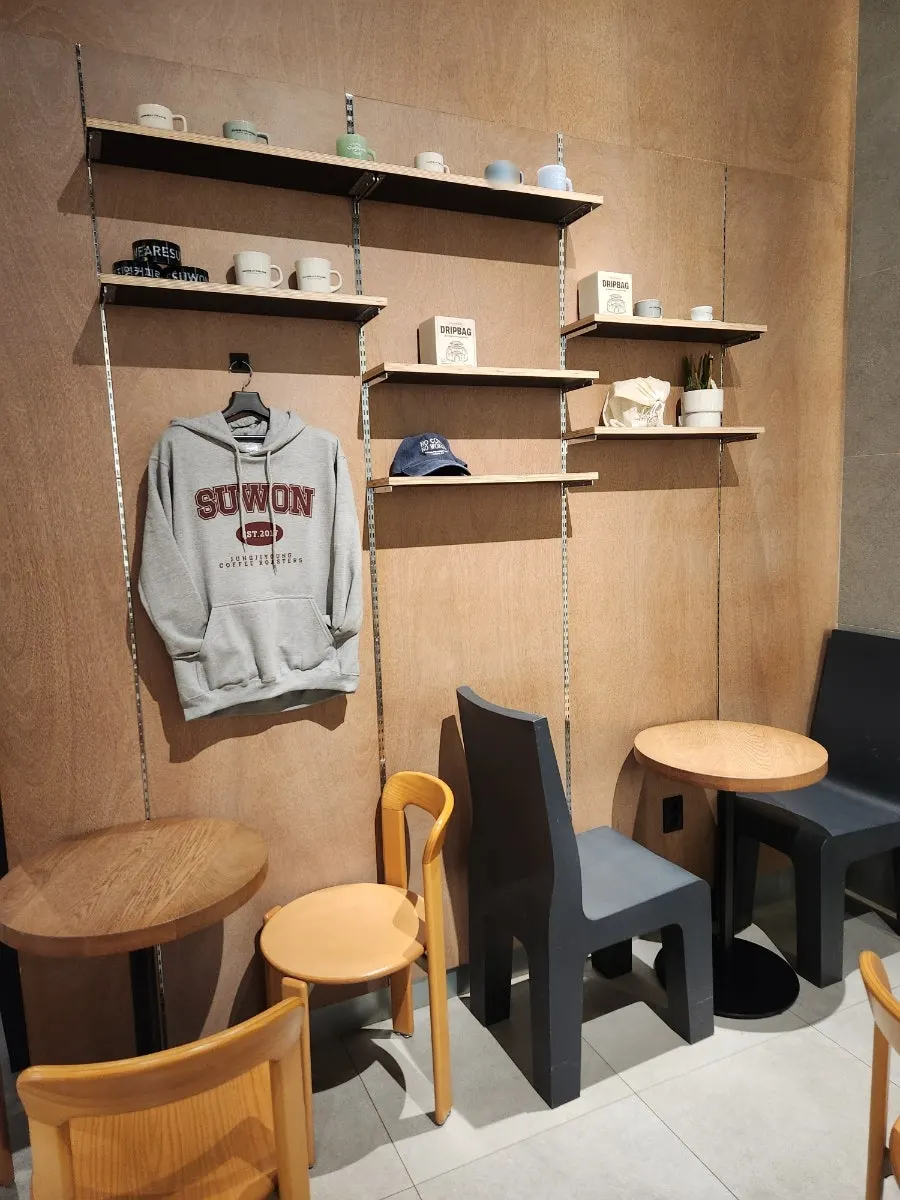 Café seating area in wood and black tones
