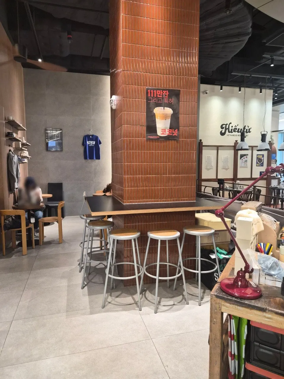 Overall view of Jeong Jiyeong Coffee Roasters Starfield Suwon Branch