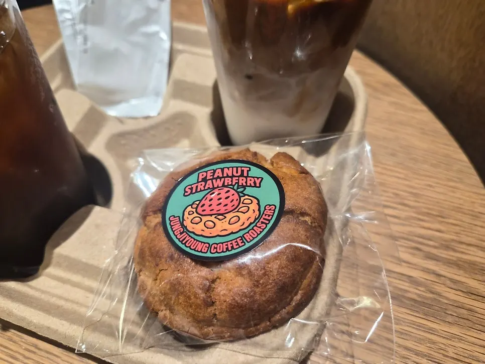 Ordered decaf drinks with peanut strawberry cookie