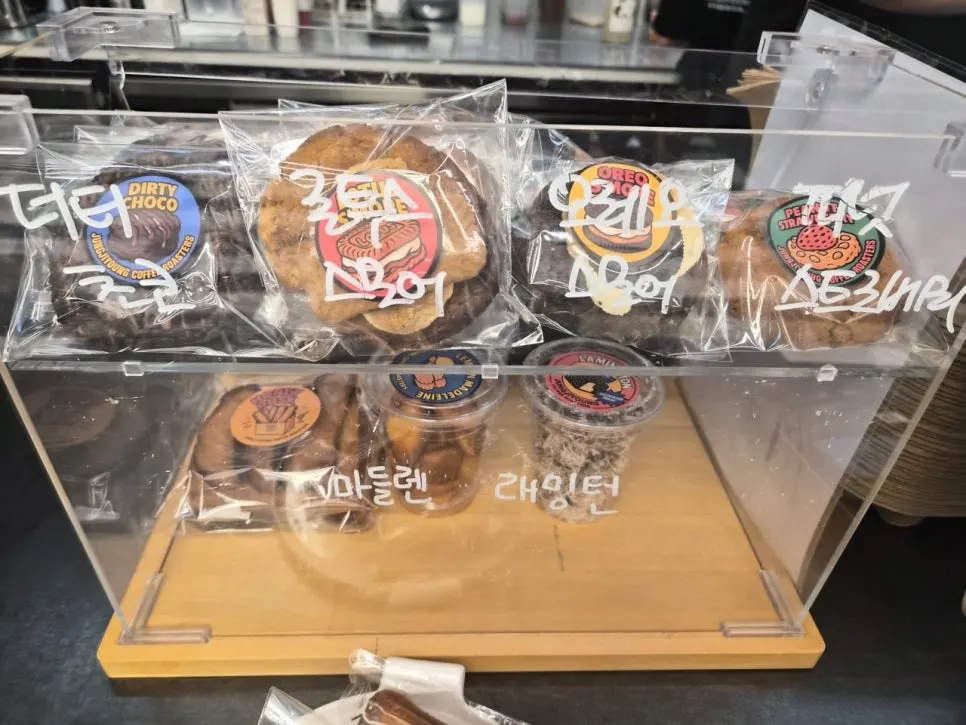Peanut strawberry cookie with decaf iced americano