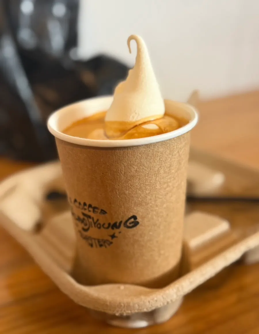 Exterior of the Jeong Jiyeong Coffee flagship in Haenggung-dong