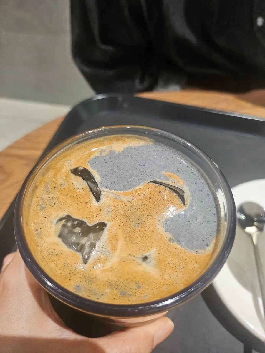 종류별로 준비된 로스터리 카페 원두