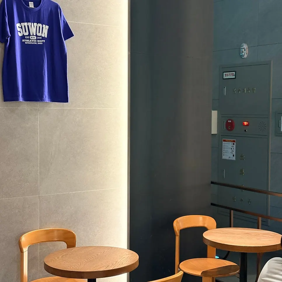 チョンジヨンコーヒーロースターズスターフィールド水原店の店内写真