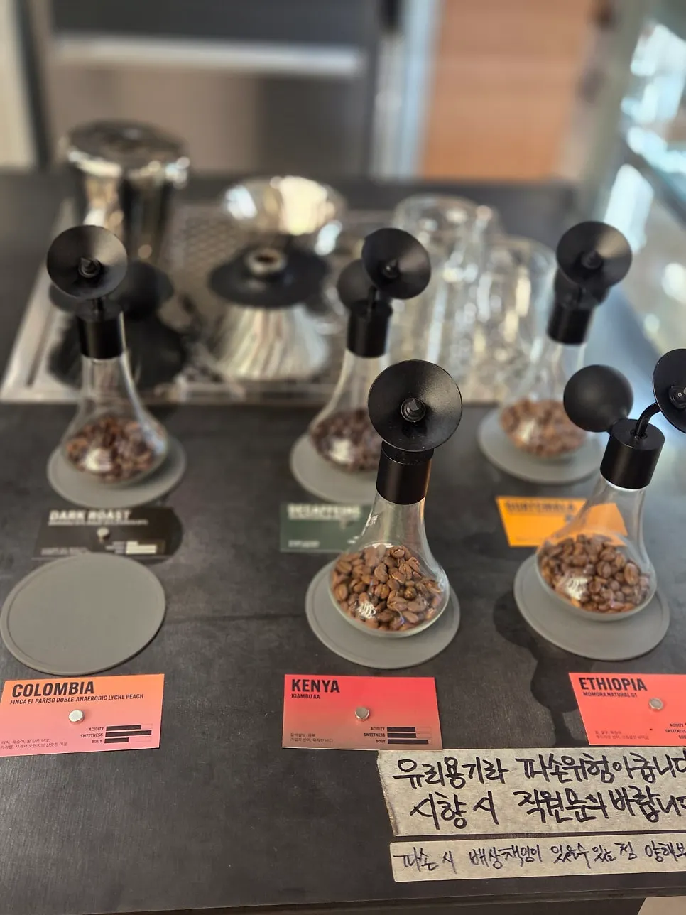 Open-kitchen coffee bar with coffee machines