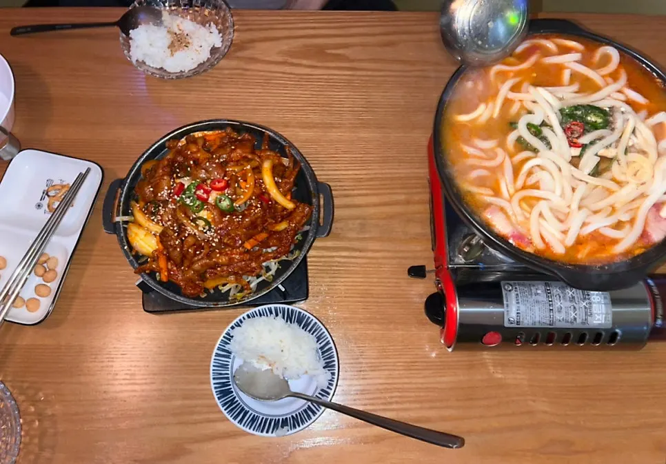 식사를 마친 팔달주택 테이블 상차림