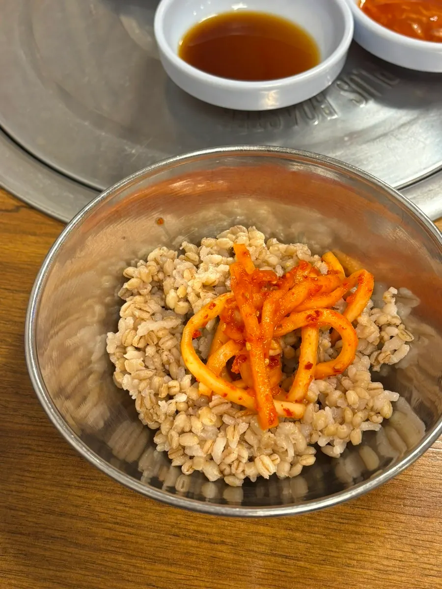 김치와 새우젓, 간장 기본 찬