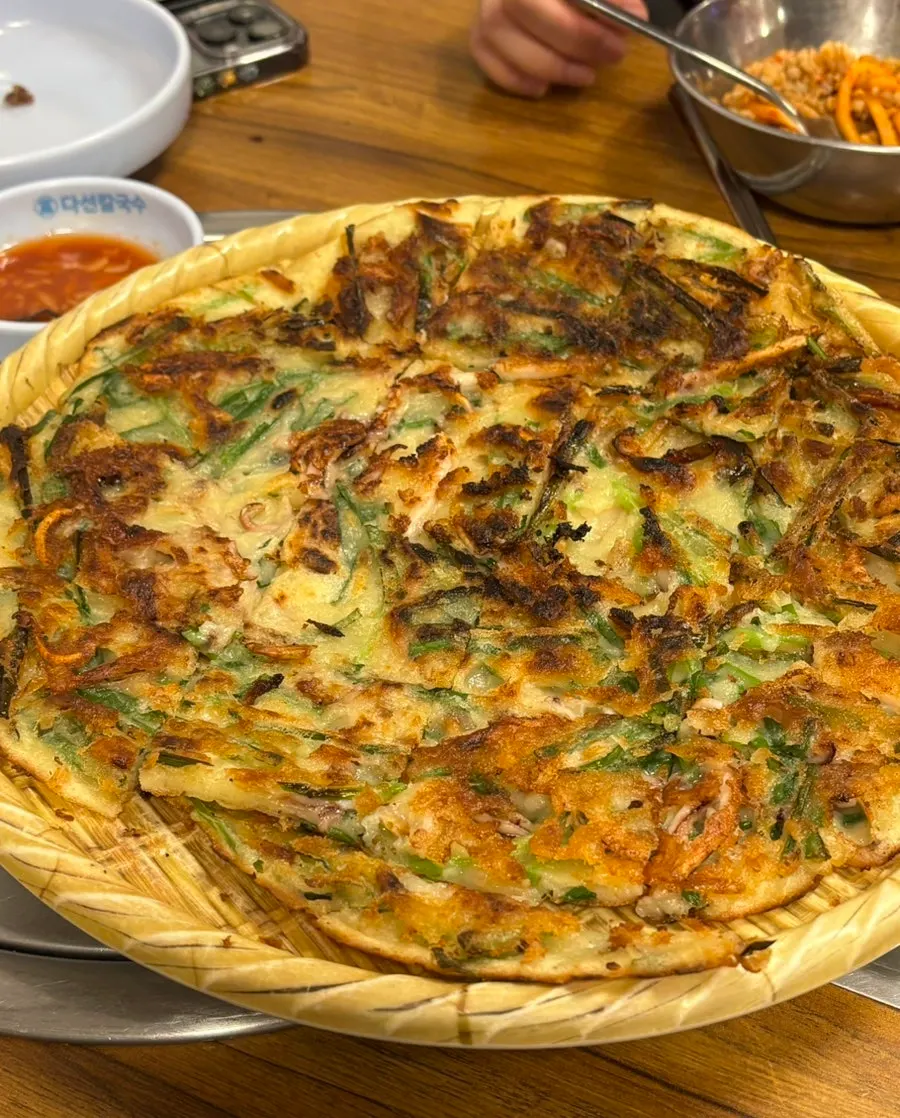 겉바속촉 해물파전 클로즈업