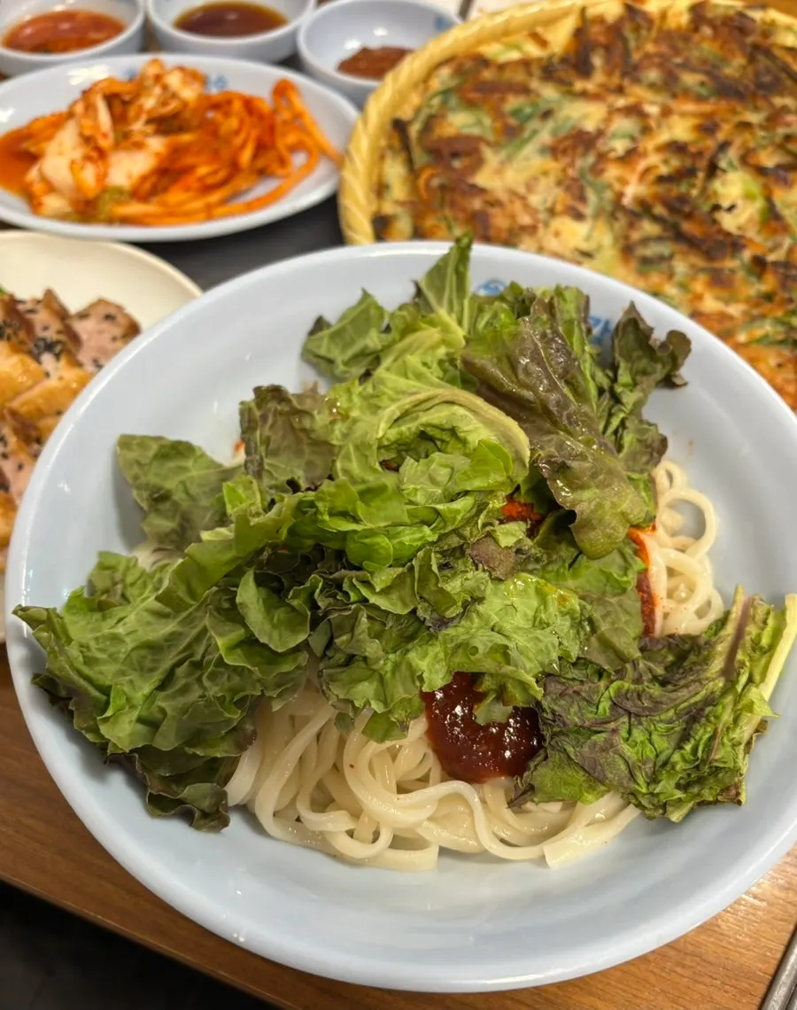 비비기 전 비빔칼국수 곱빼기