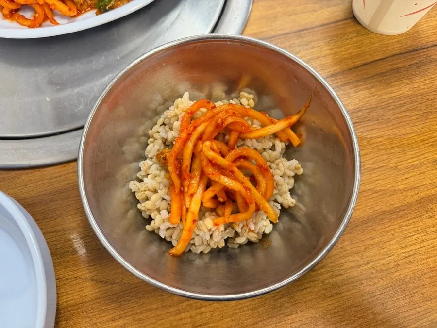 Barley rice served by default at Daseon Kalguksu Main Branch