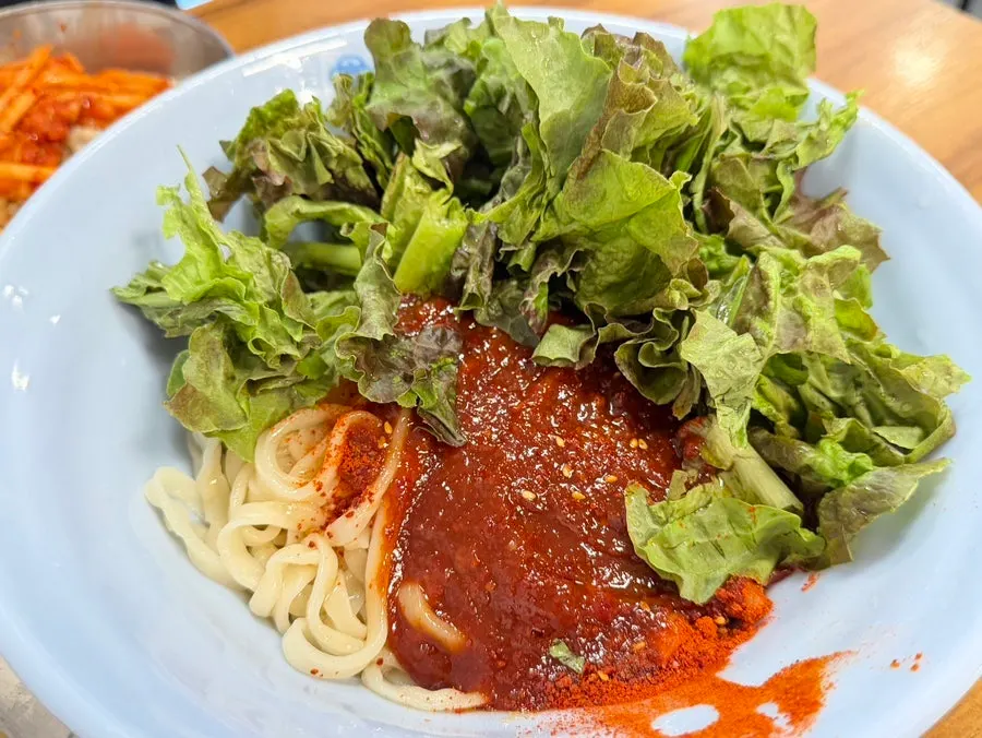 Table setting for ₩12,000 bibim kalguksu