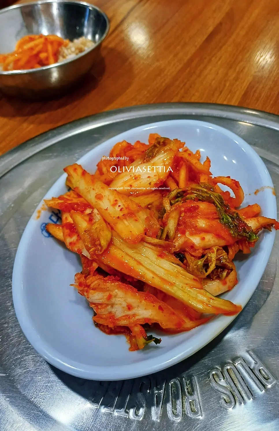 Side dishes served alongside the bossam