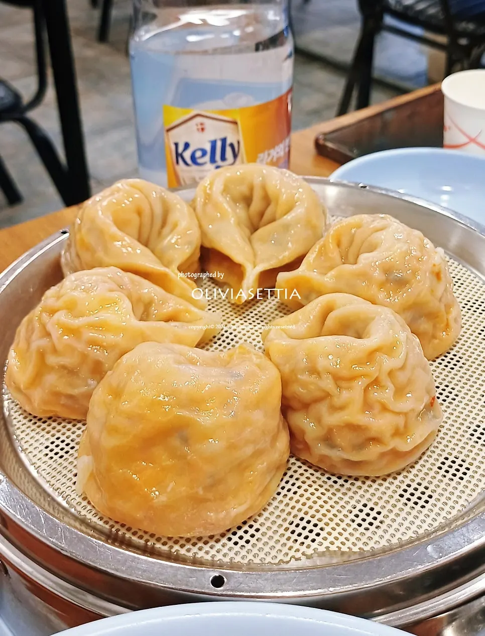 Noodles lifted up together with the broth
