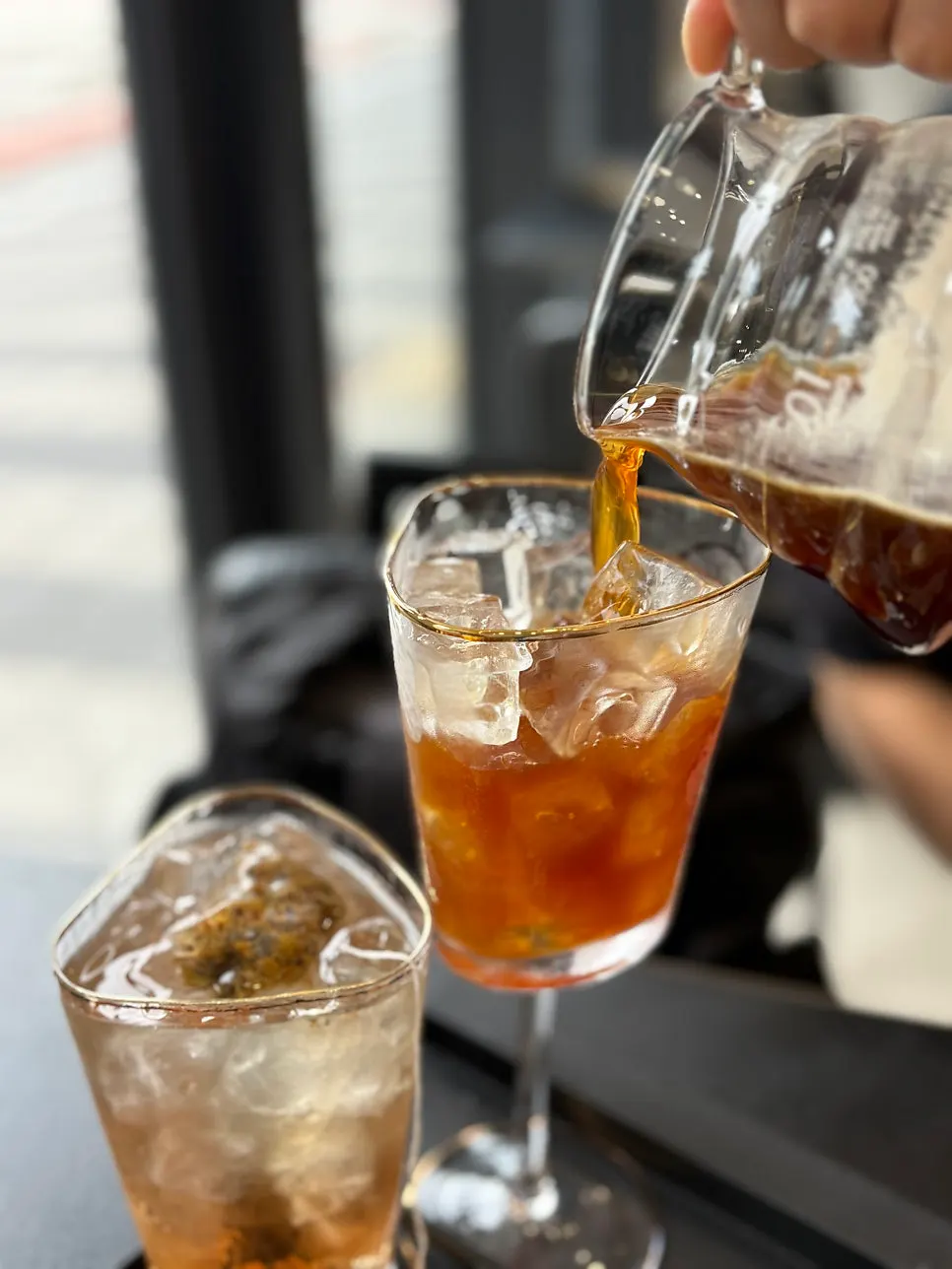 Coffee served for self-pouring