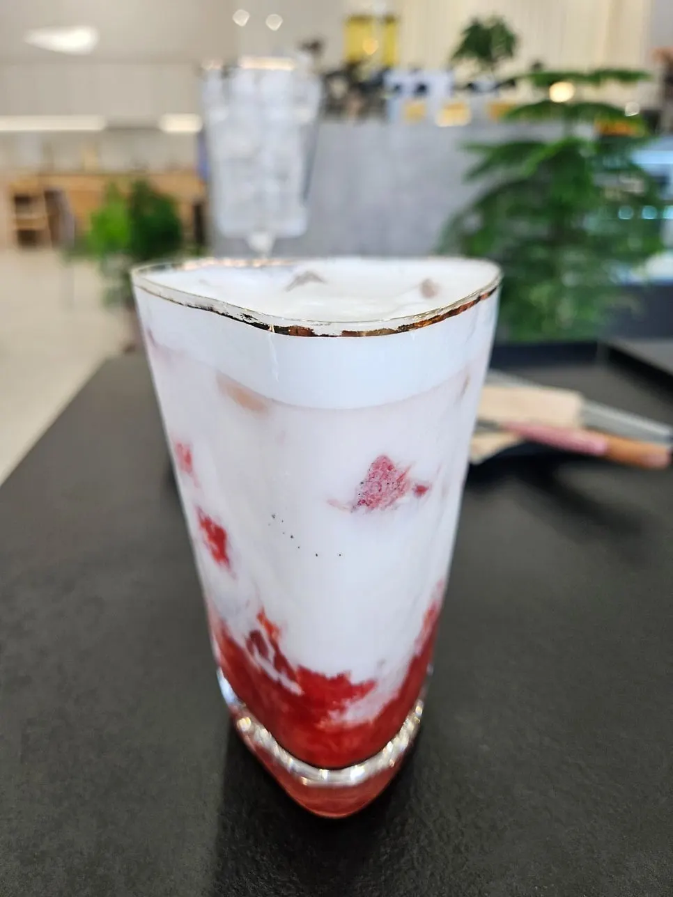 딸기라떼 한 잔