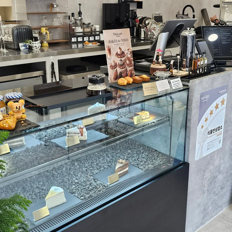 Cups and glasses displayed at the counter