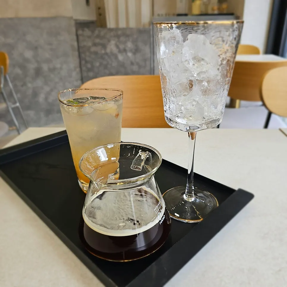 Kyoto Americano served with a server and glass of ice