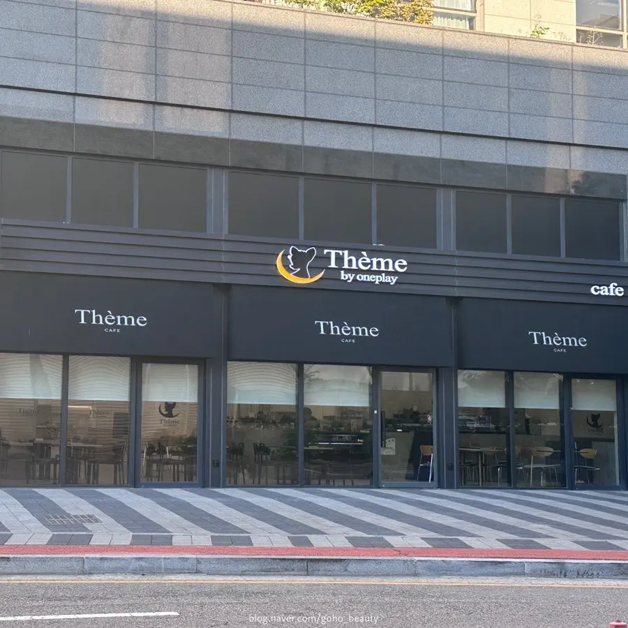 Black-toned exterior of Tteum Café by Oneplay Suwon Station with floor-to-ceiling windows
