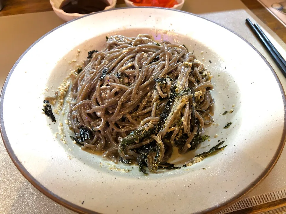 고소한 메밀면 들기름 비빔소바