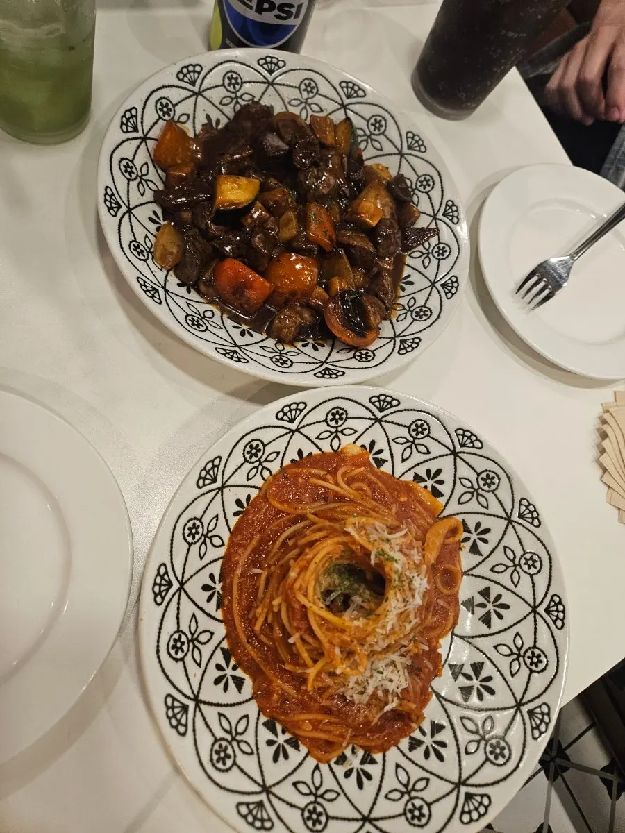 혼밥 손님 환영 안내가 있는 매장 이용