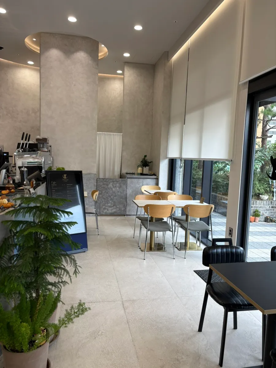 Tteum Café by Oneplay showroom café near Suwon Station