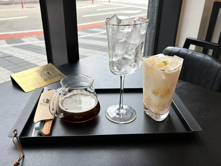 Ordered Americano, coconut peach latte, and croffle