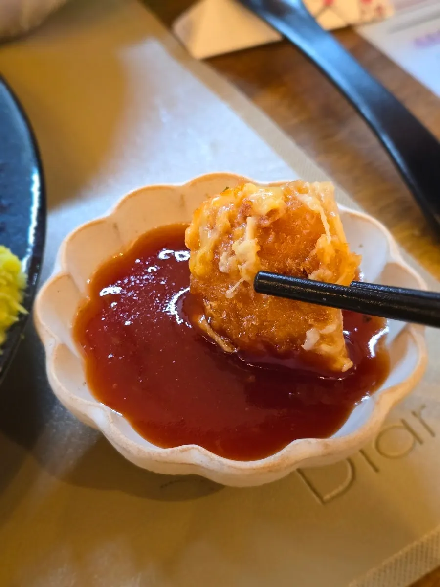 Pork cutlet dipped in the ketchup-based sauce