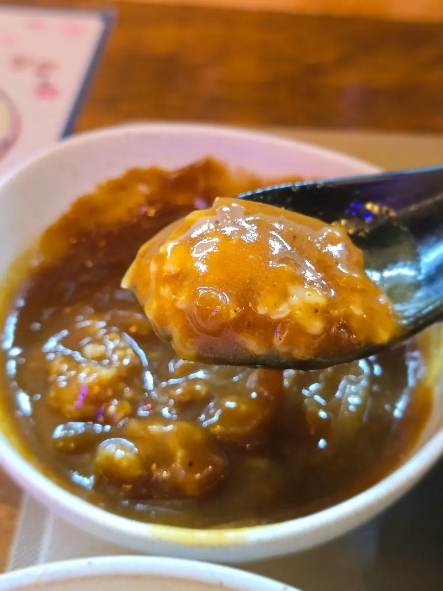 Mini curry served in a rice-bowl-sized dish