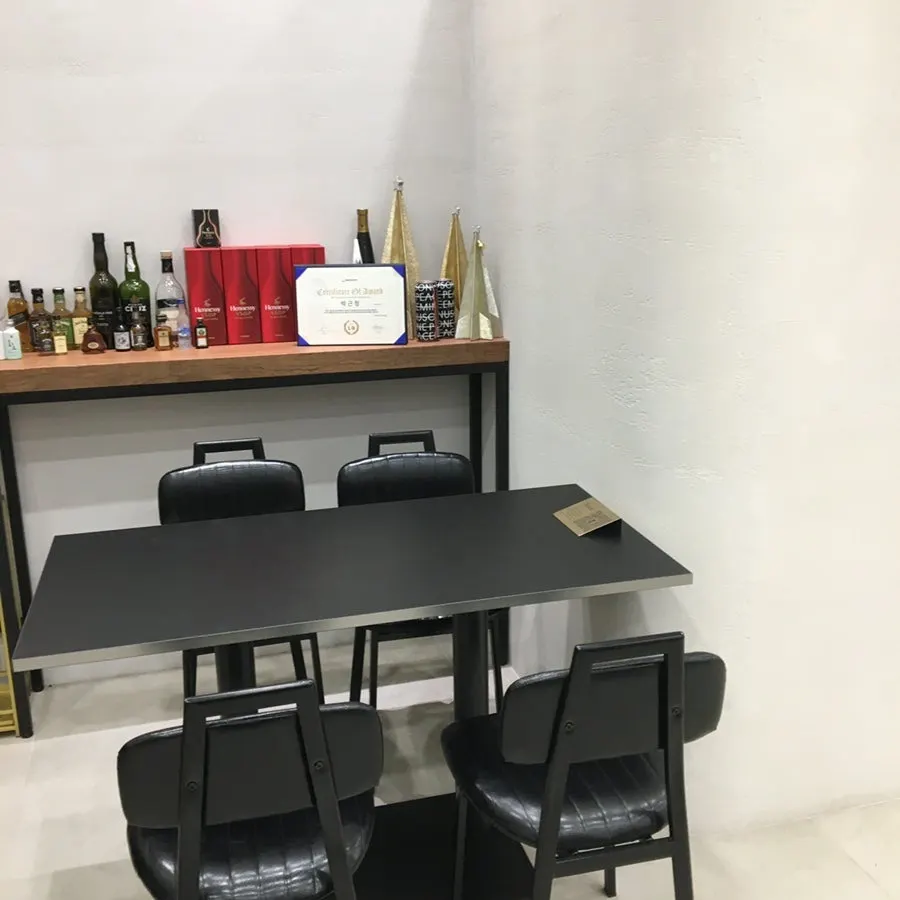 Clean seating area at Tteum Café