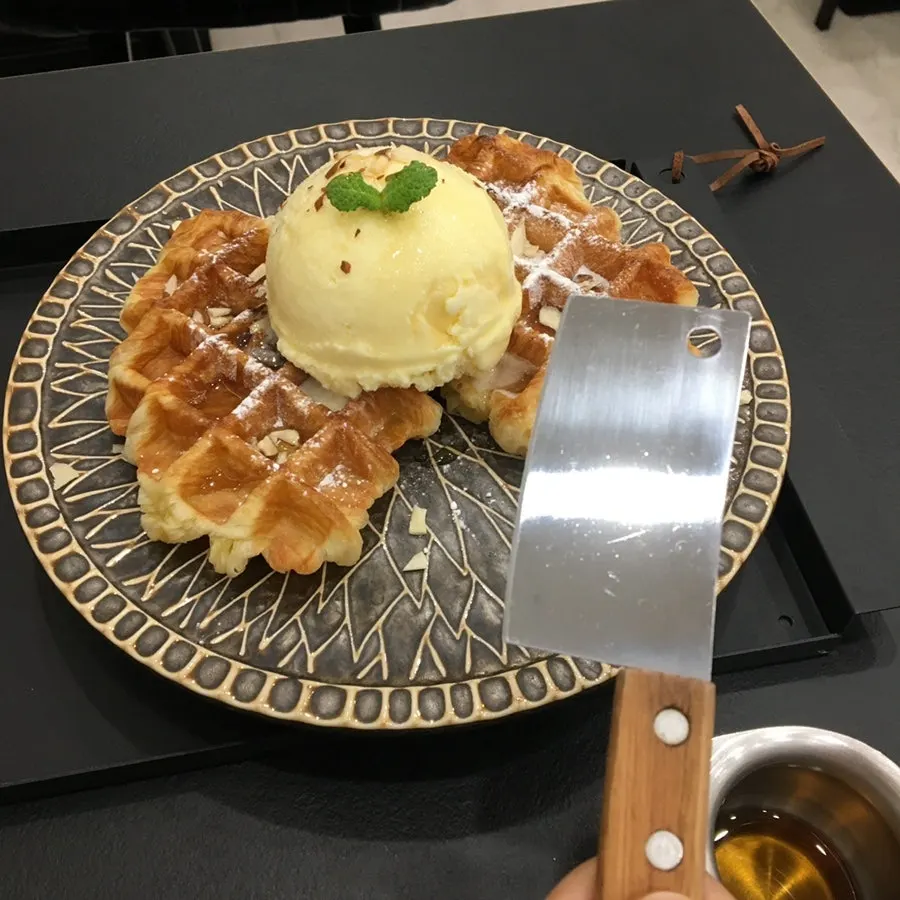 Cute little knife served with the croffle