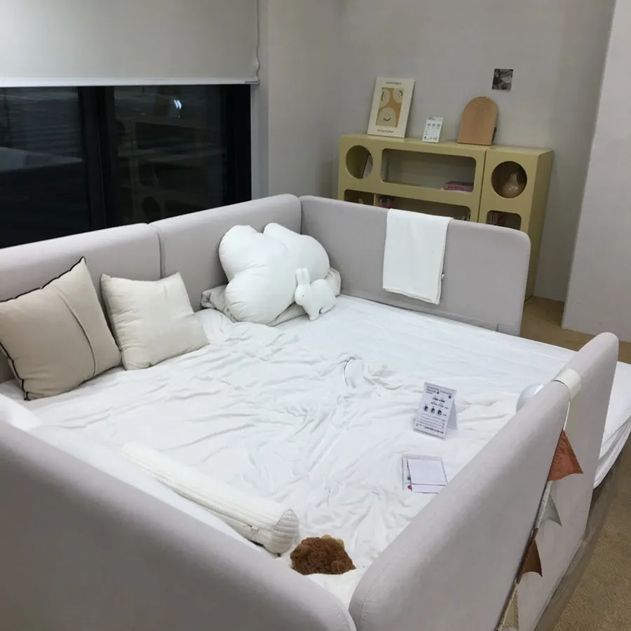 Full view of Tteum Café's furniture showroom