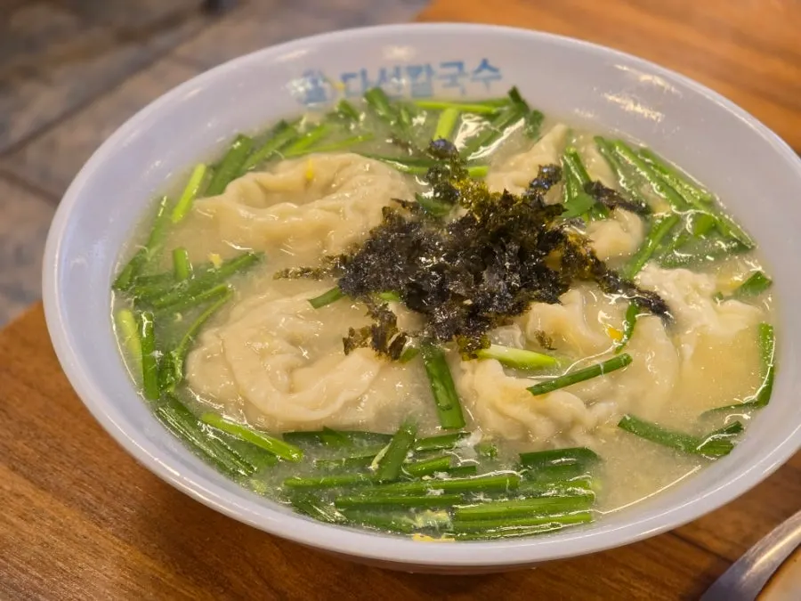 Mandu-guk packed with jumbo dumplings
