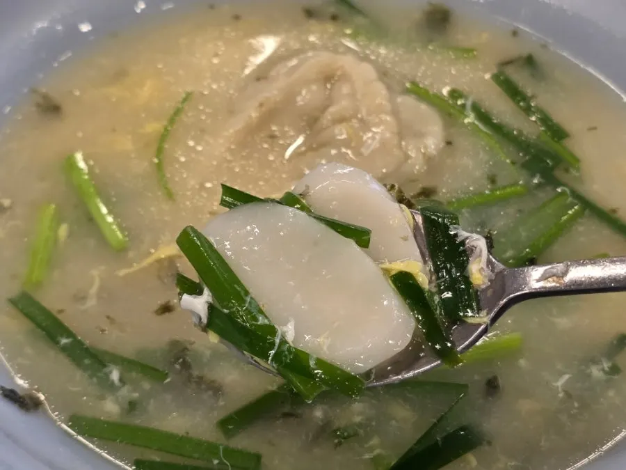 Rice cakes mixed into the mandu-guk