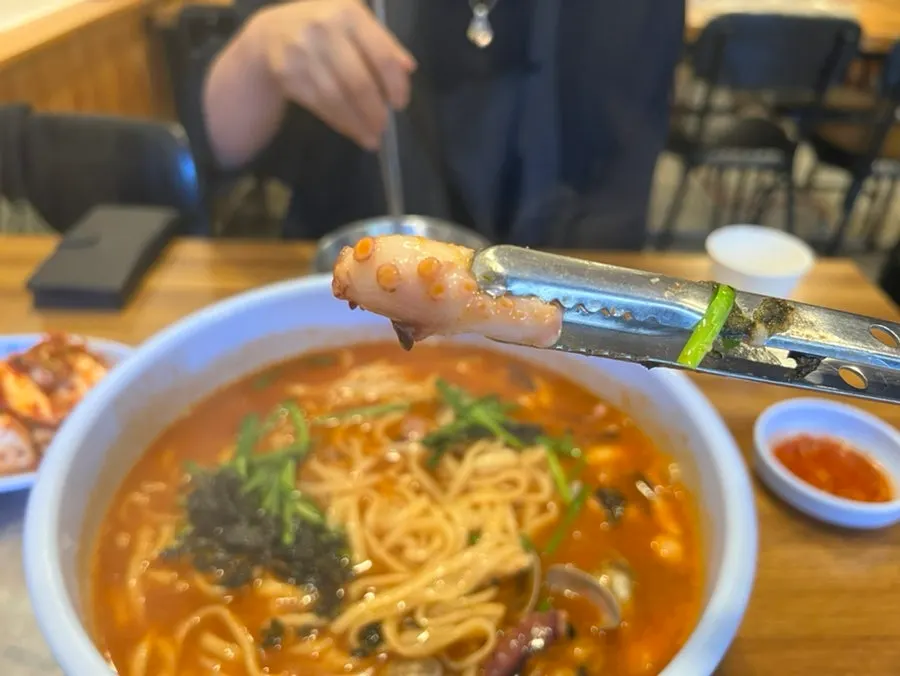 Kal-nakji broth loaded with octopus and clams