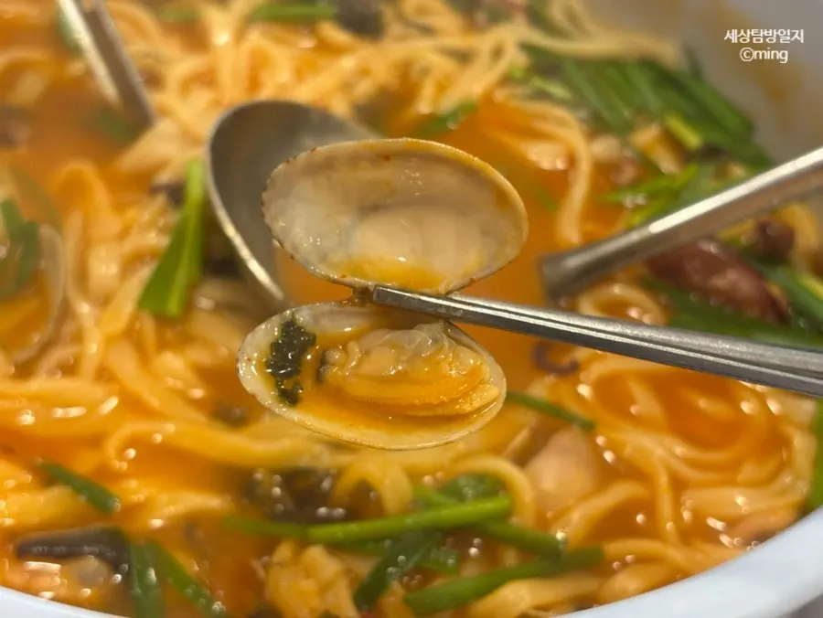 滿滿章魚與蛤蜊的辣章魚湯