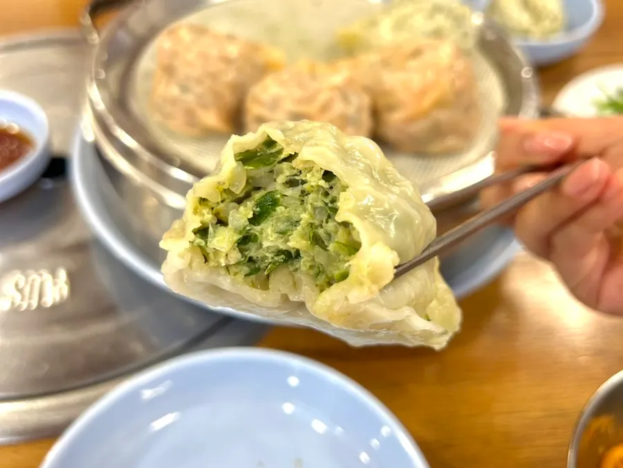 속이 꽉 찬 고기만두 단면