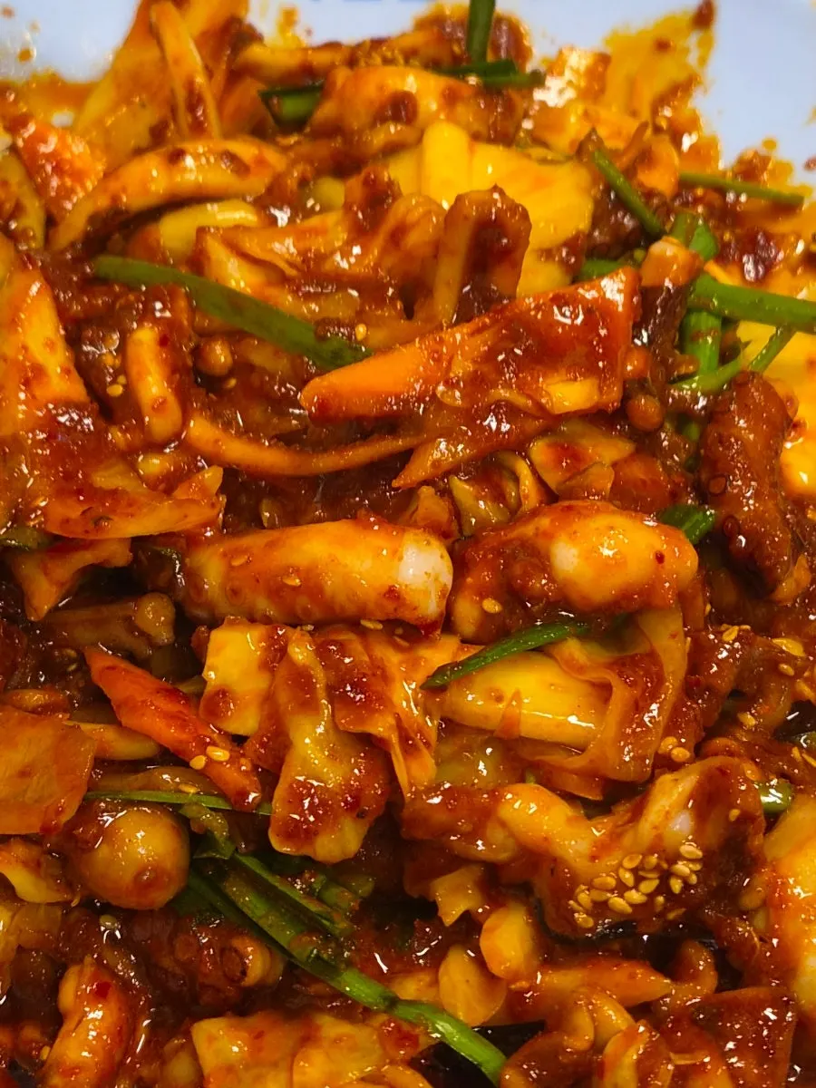 A plate of smoky bulnakji-bokkeum at Daseon Kalguksu