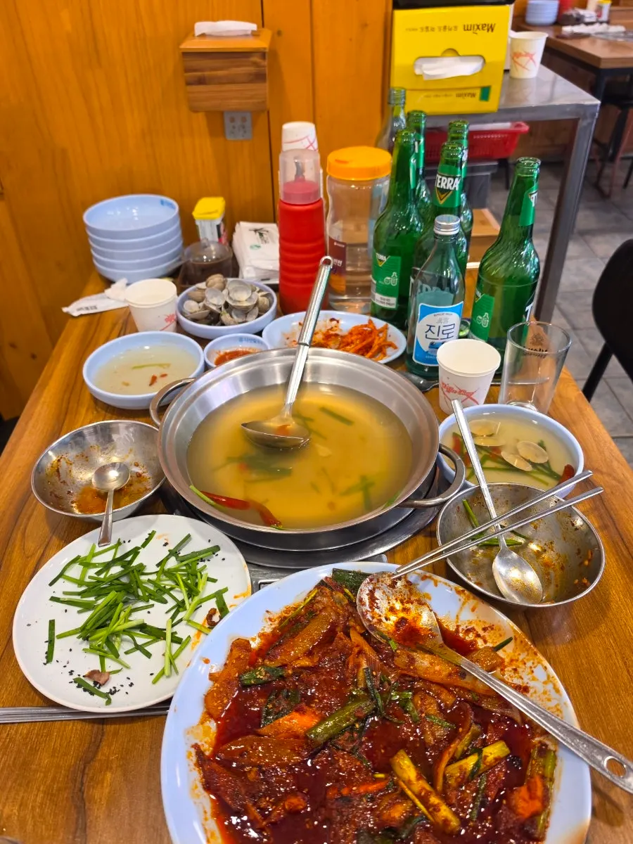 거의 비운 다선칼국수 테이블