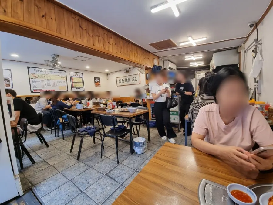 Suasana dalam Daseon Kalguksu Main Branch